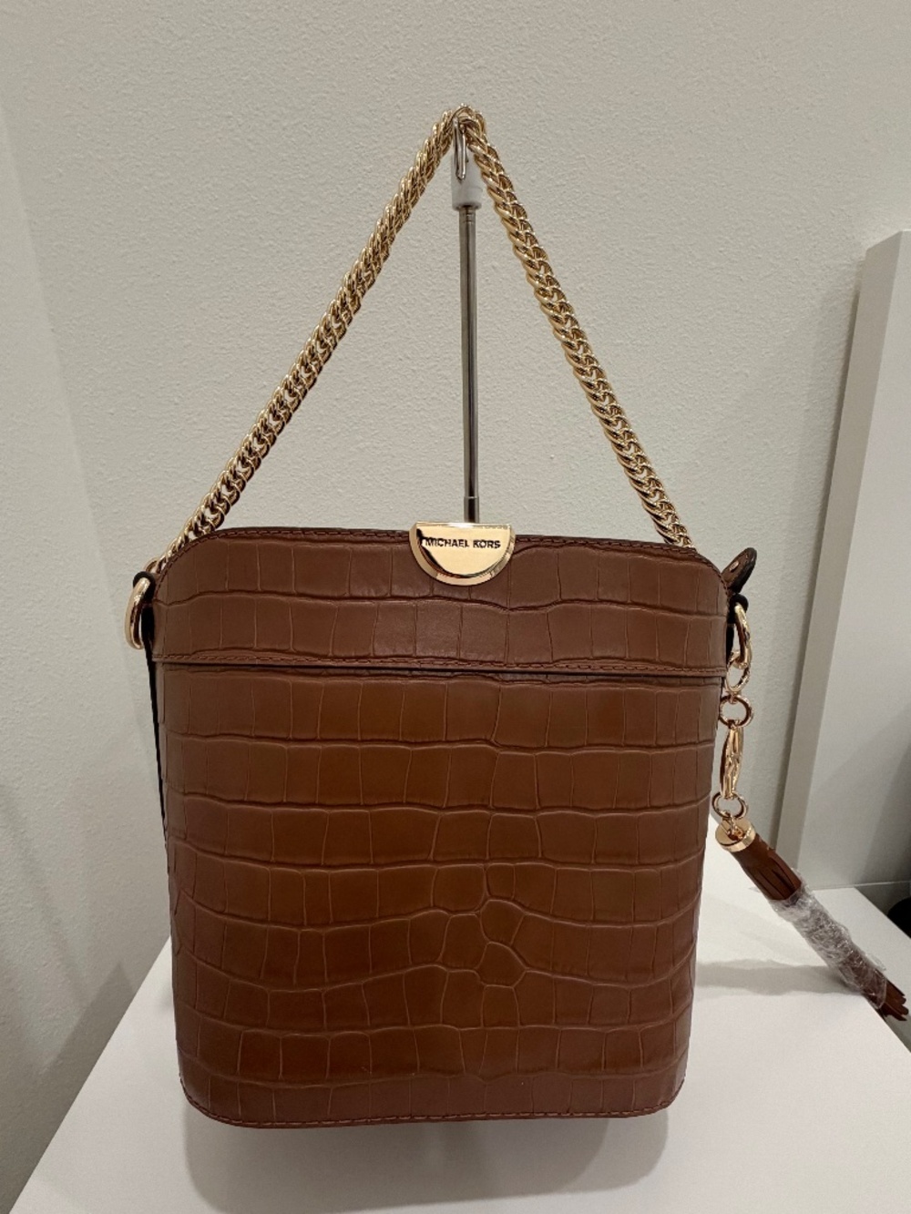 Michael Kors Bea Croc-Embossed Leather Bucket Bag – Chestnut/Gold